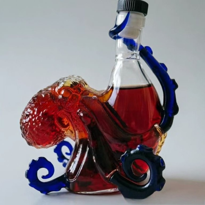 Whiskey Decanter, Sea Monster  - Vintage Collectible Glassware recension och pris