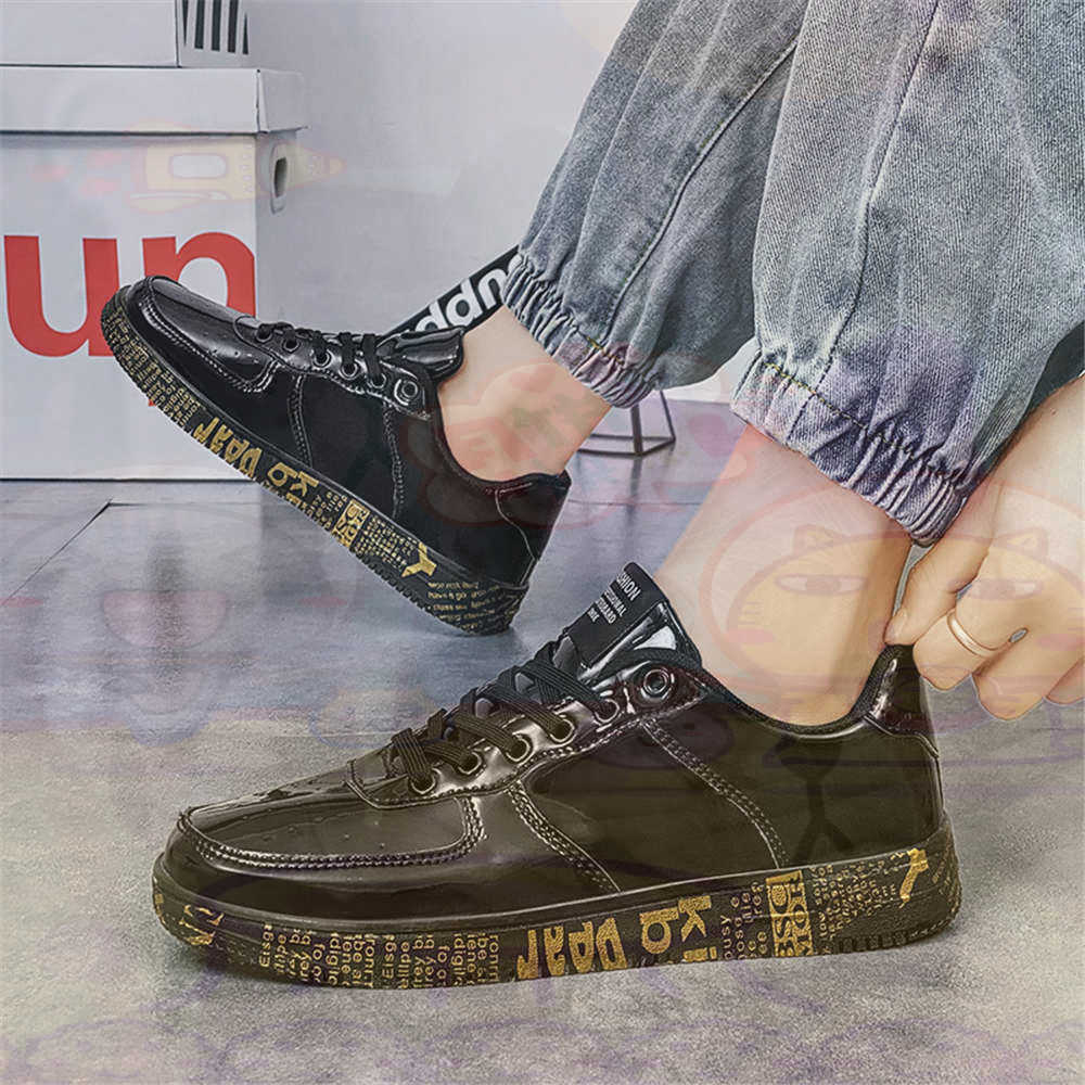 Round Foot Size 45 Sneakers Wh - Most Expensive Vintage Collection recension och pris